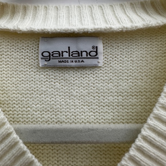 VINTAGE White Acrylic 80's V Neck Sweater - Picture 2 of 3